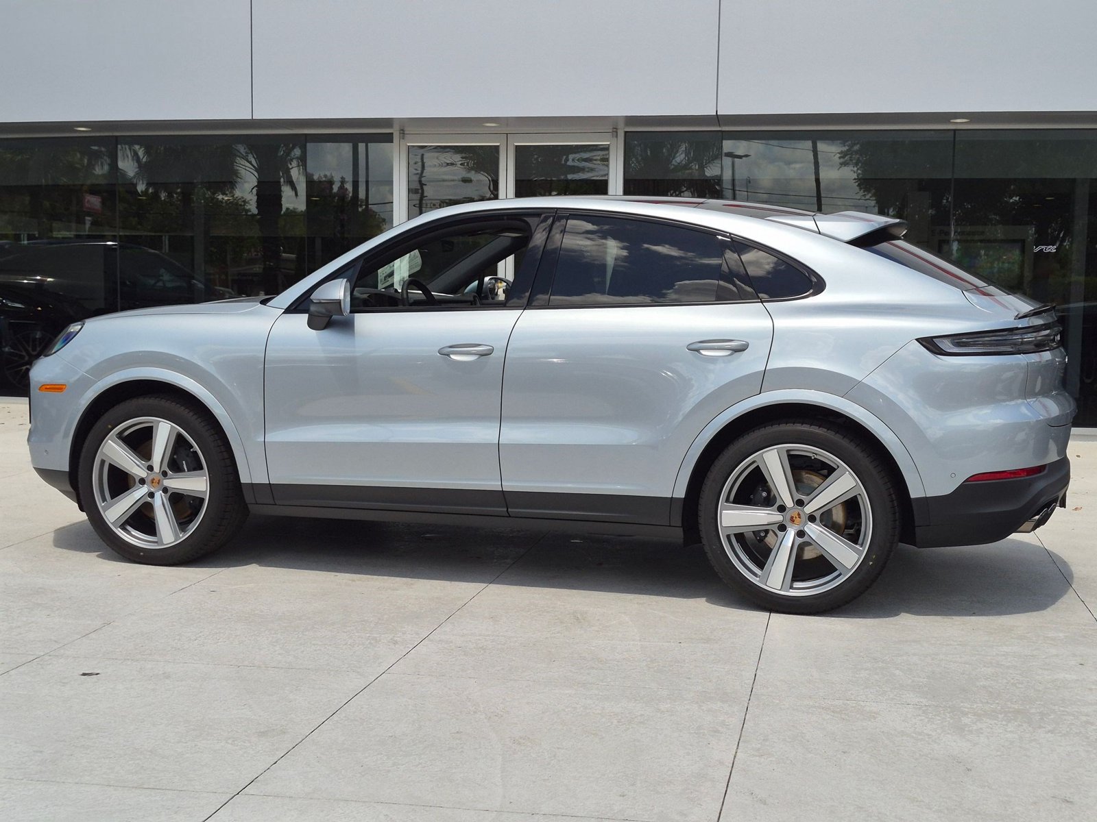 New 2026 Porsche Cayenne Coupe AWD/4WD image 2