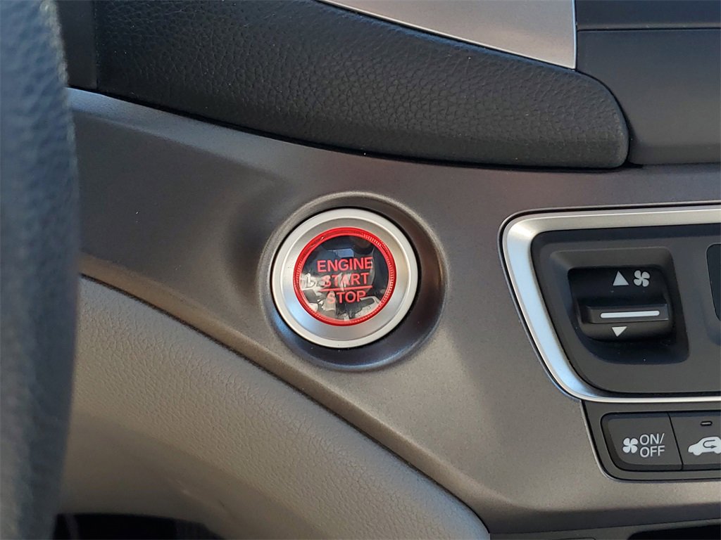 Used 2018 Honda Pilot LX image 29