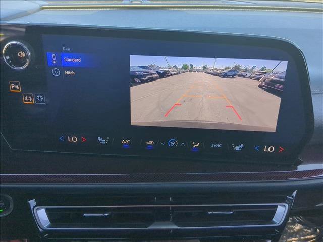 Used 2025 Chevrolet Traverse Z71 AWD/4WD image 14