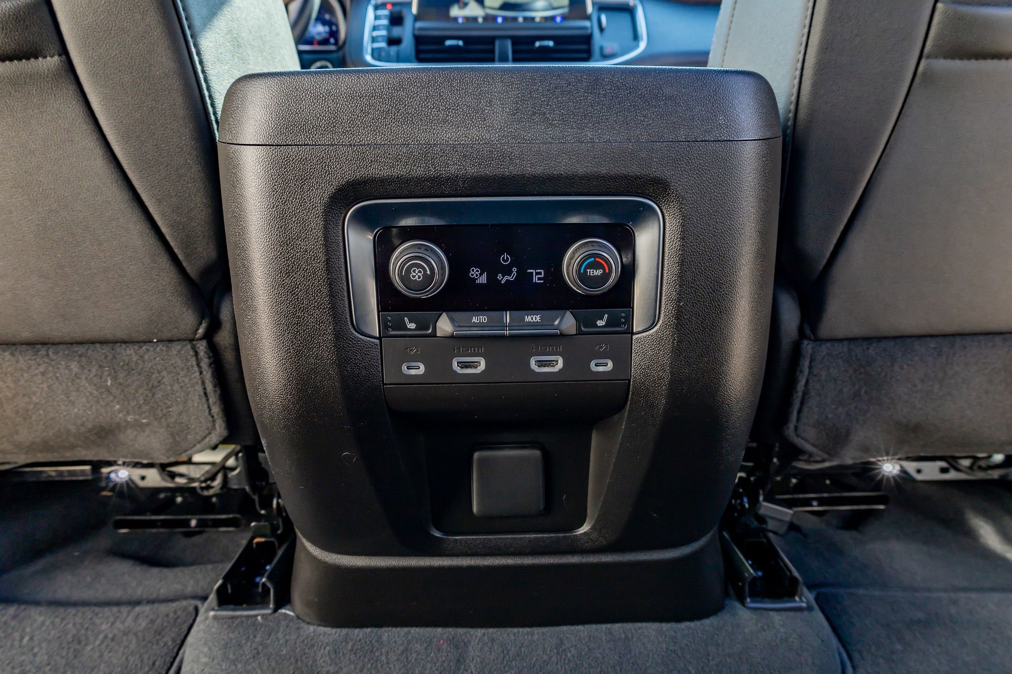 Used 2024 Chevrolet Suburban High Country image 31