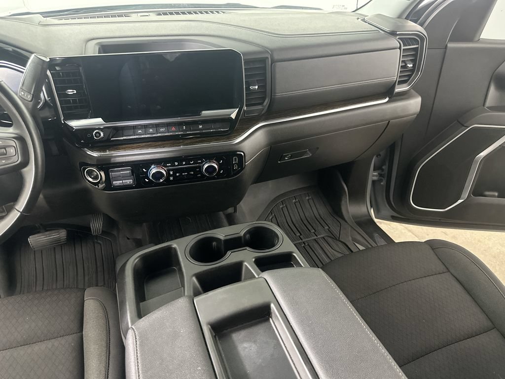 Used 2024 GMC Sierra 1500 Elevation w/ LPO, Elevation Black Package AWD/4WD image 19