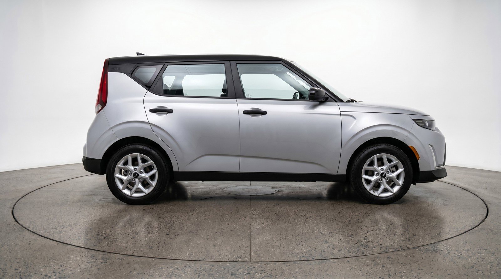 Used 2025 Kia Soul LX w/ LX Technology Package FWD image 11