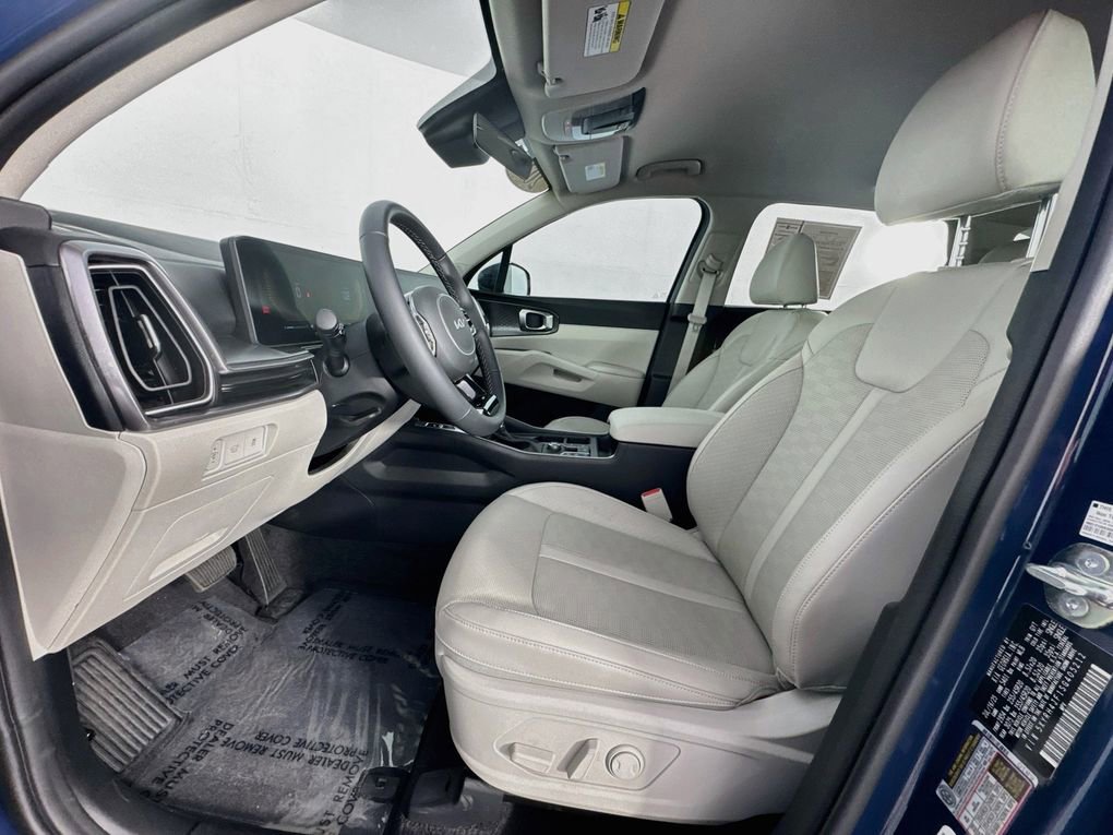 Used 2025 Kia Sorento EX FWD image 12