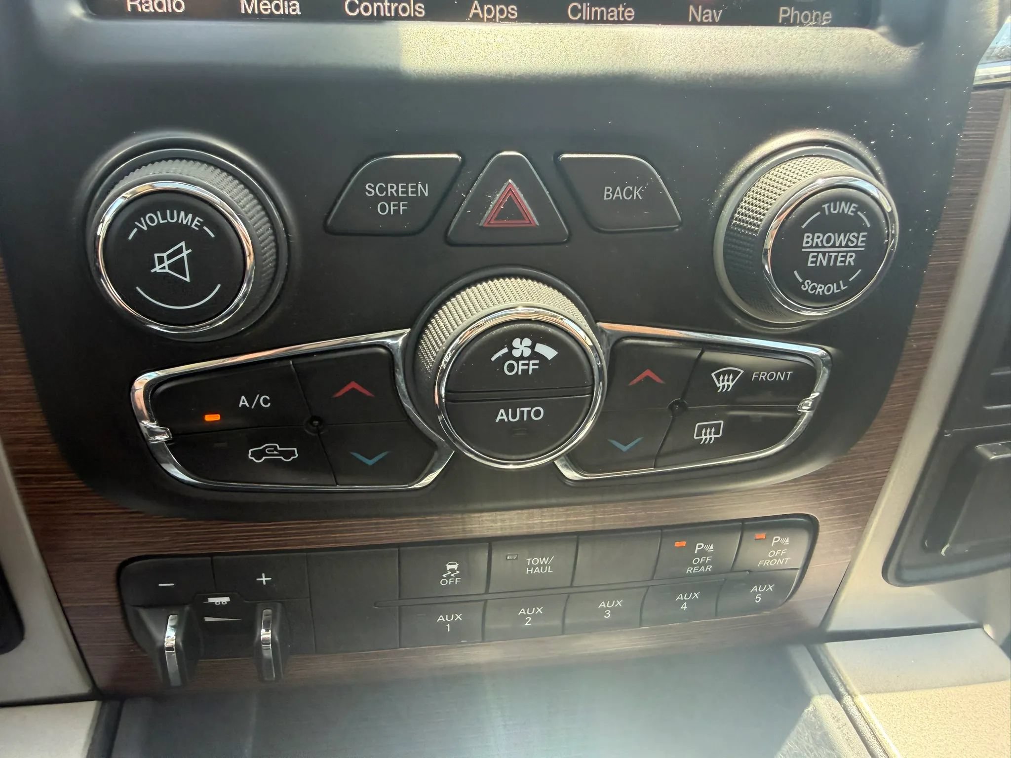 Used 2017 RAM 2500 Laramie w/ Snow Chief Group AWD/4WD image 27