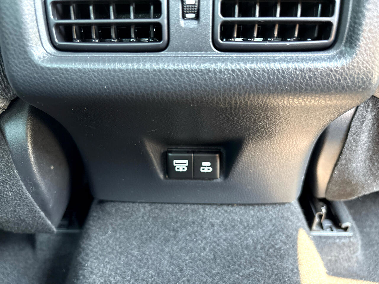 Used 2025 Toyota Camry LE image 28