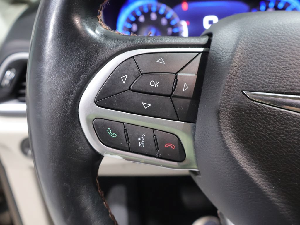 Used 2017 Chrysler Pacifica Touring-L Plus w/ Tire & Wheel Group FWD image 41