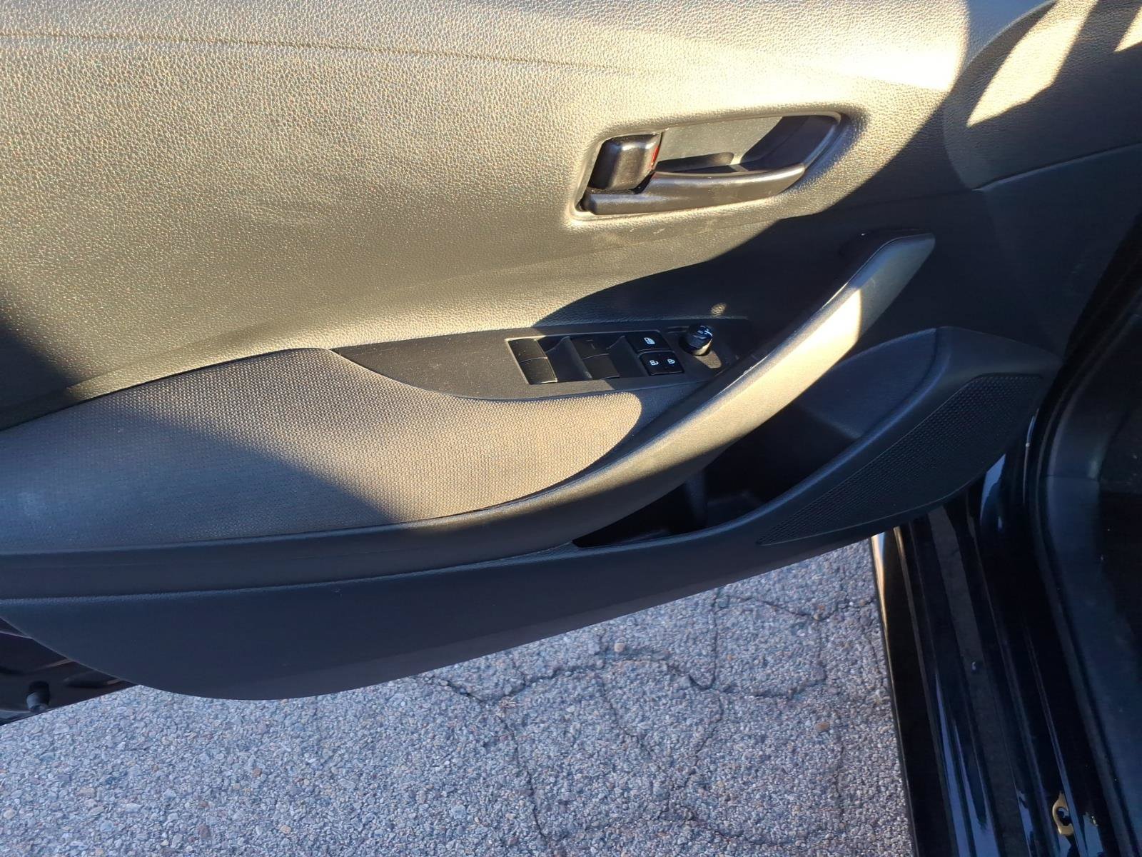 Used 2025 Toyota Corolla LE FWD image 8