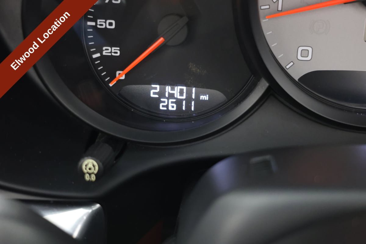 Used 2018 Porsche 718 Boxster RWD image 12