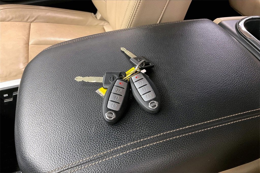 Used 2016 Nissan Titan SL image 10