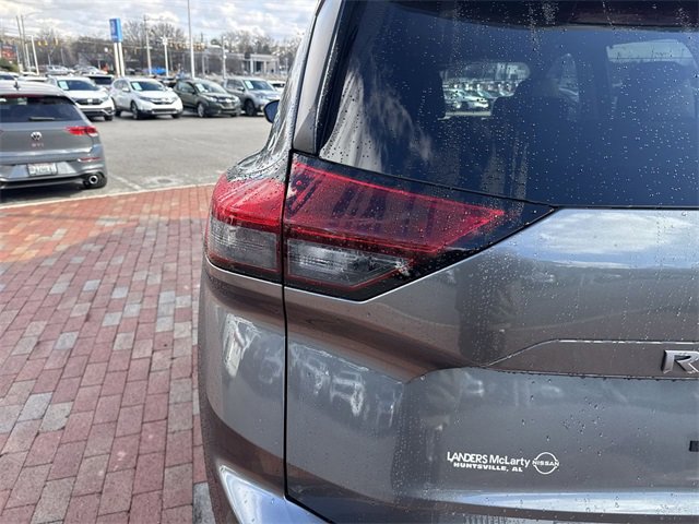 Used 2024 Nissan Rogue SV w/ SV Premium Package image 8