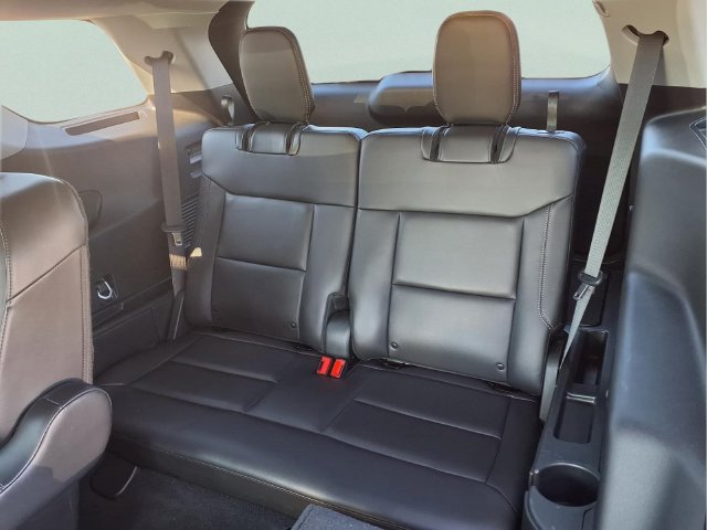 Used 2023 Ford Explorer XLT w/ Equipment Group 202A AWD/4WD image 14