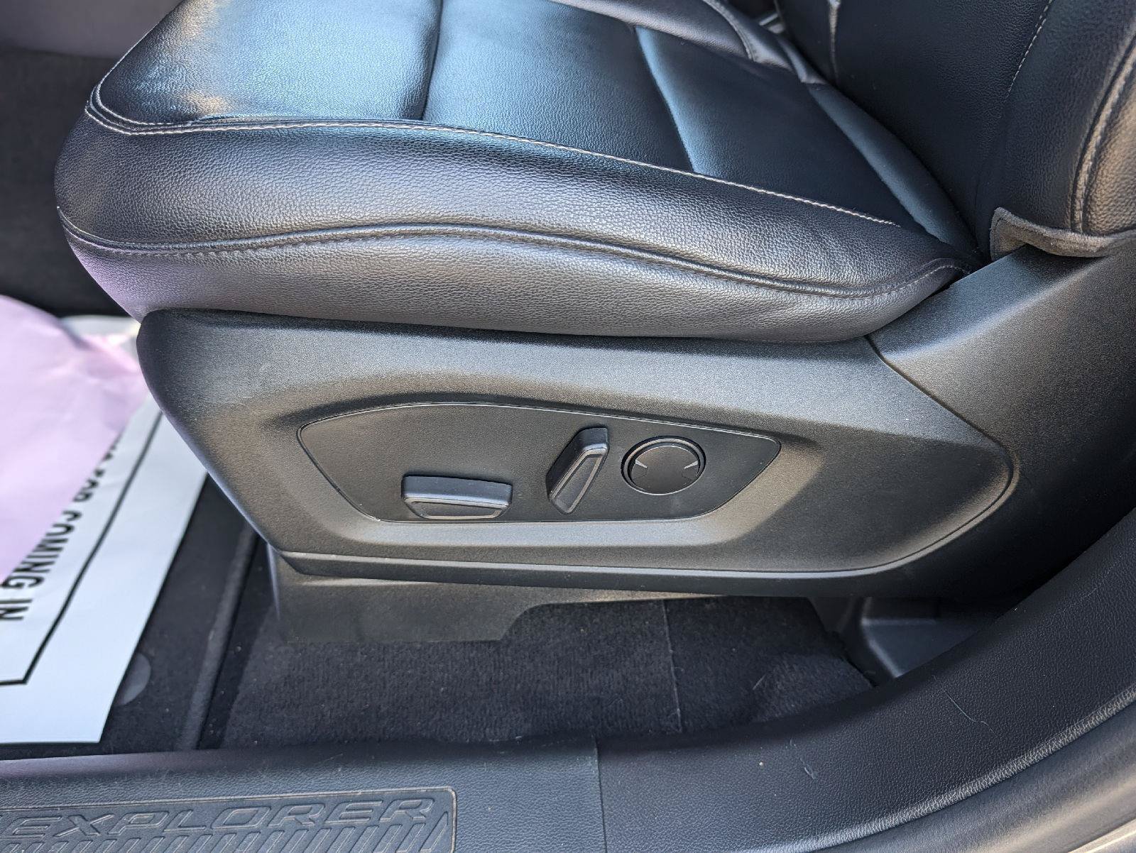 Used 2021 Ford Explorer XLT w/ Equipment Group 202A AWD/4WD image 32
