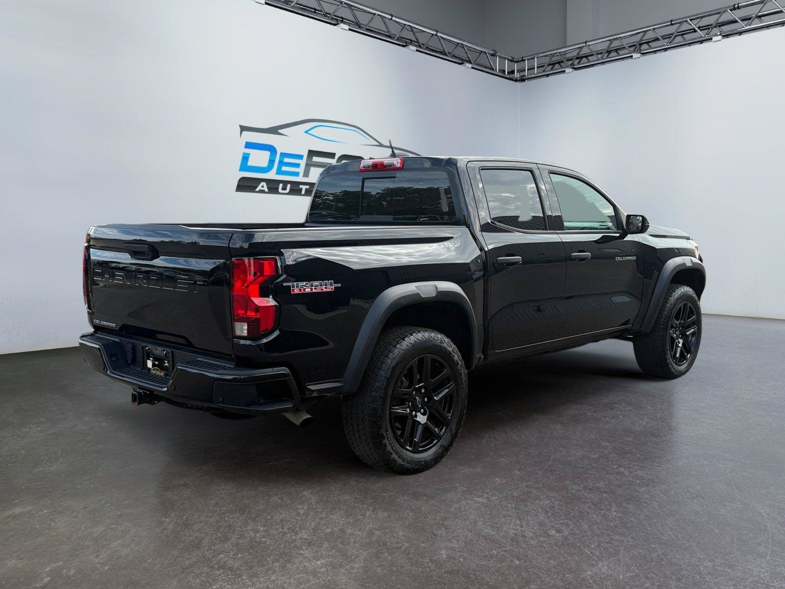 Used 2024 Chevrolet Colorado Trail Boss w/ Safety Package AWD/4WD image 3