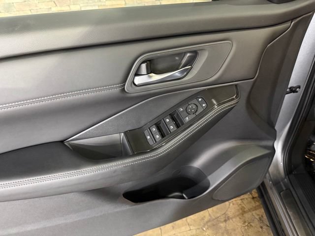 Certified 2025 Nissan Rogue SV w/ SV Premium Package AWD/4WD image 10
