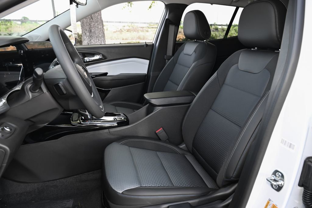 New 2026 Chevrolet Trax LT w/ LPO, Blackout Package FWD image 15