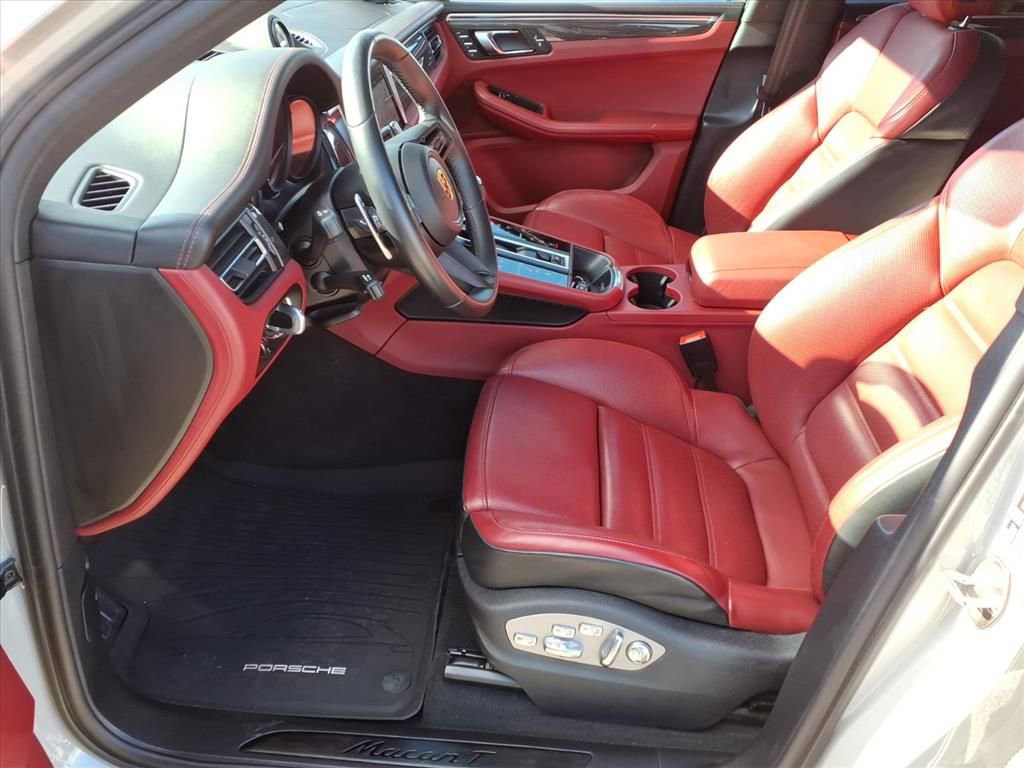 Used 2023 Porsche Macan Turbo image 11