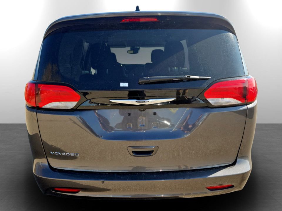 Used 2023 Chrysler Voyager LX image 8