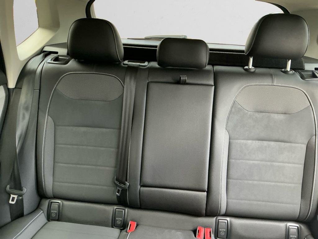 Used 2023 Volkswagen Taos SE w/ Panoramic Sunroof Package image 13