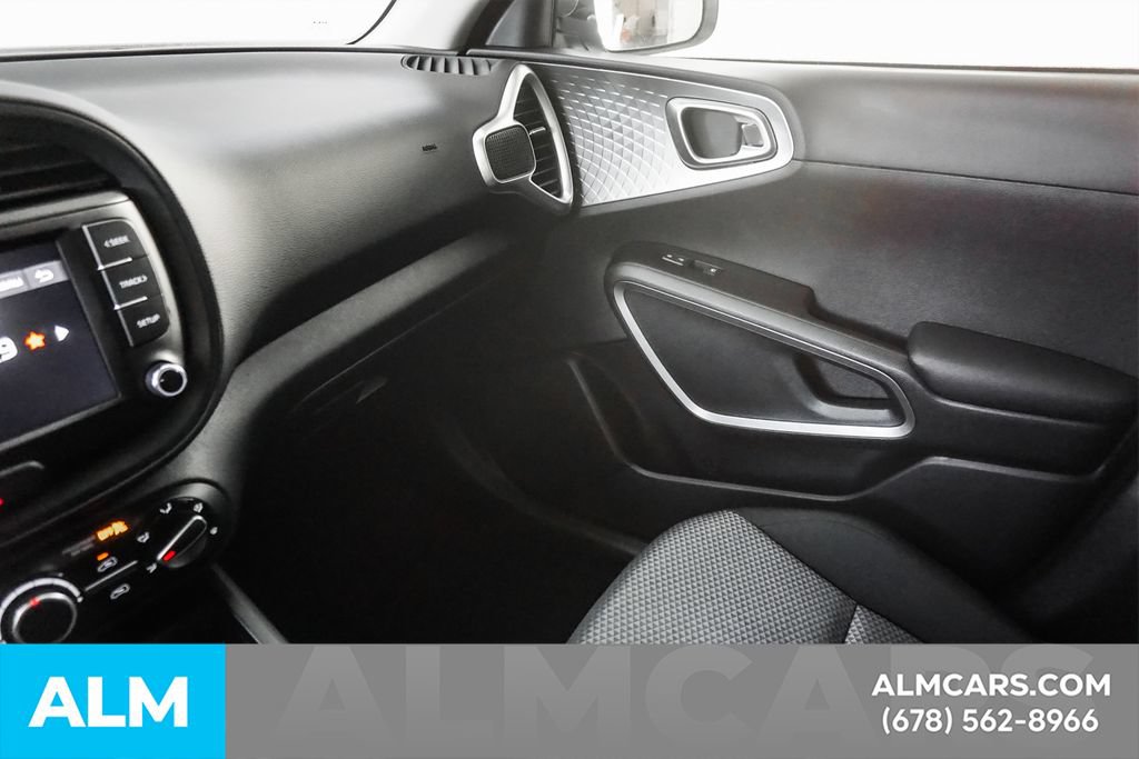 Used 2025 Kia Soul LX FWD image 38