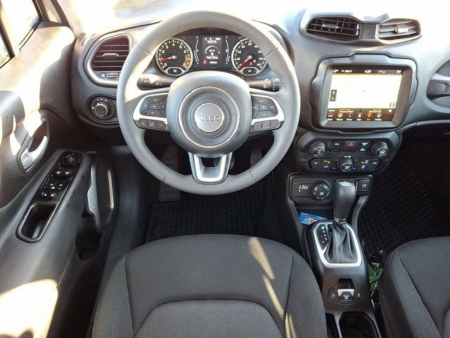 Certified 2023 Jeep Renegade Latitude image 13