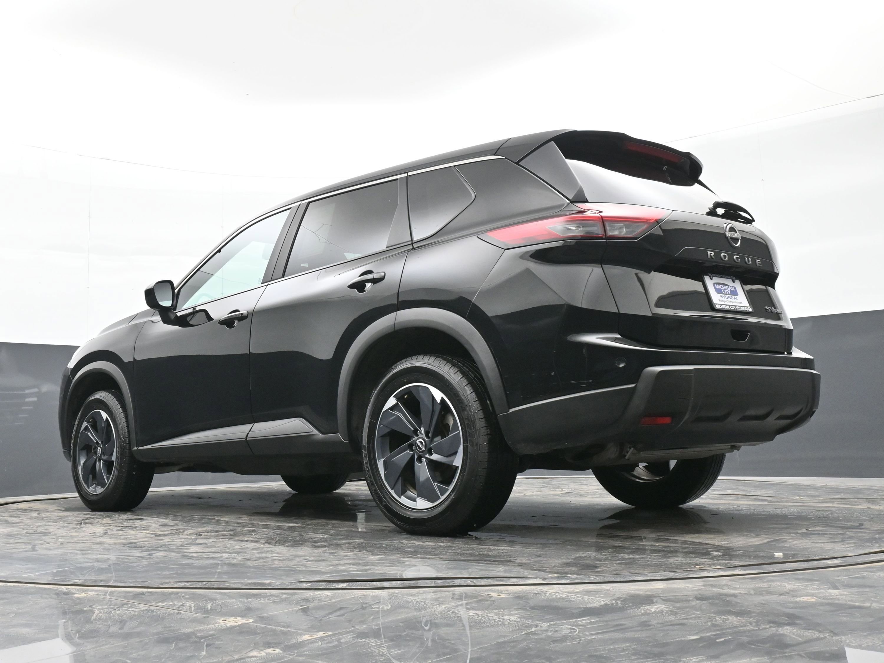 Used 2024 Nissan Rogue SV image 40