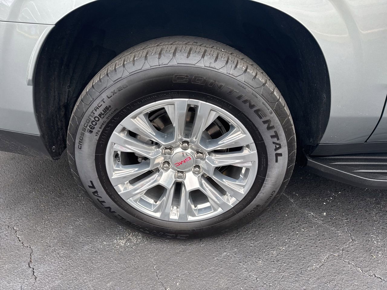 Used 2025 GMC Yukon XL Denali image 9