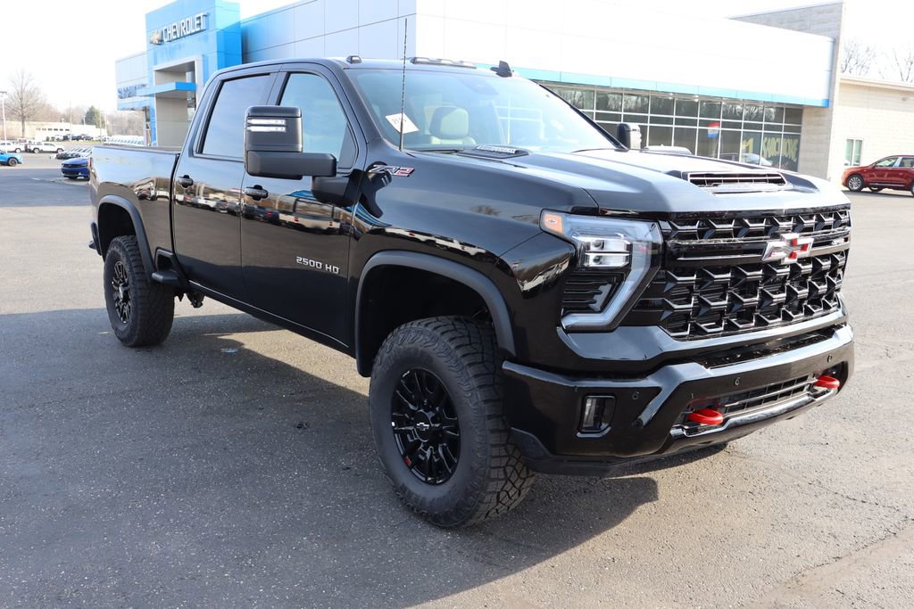 Used 2025 Chevrolet Silverado 2500 ZR2 w/ Technology Package AWD/4WD image 2