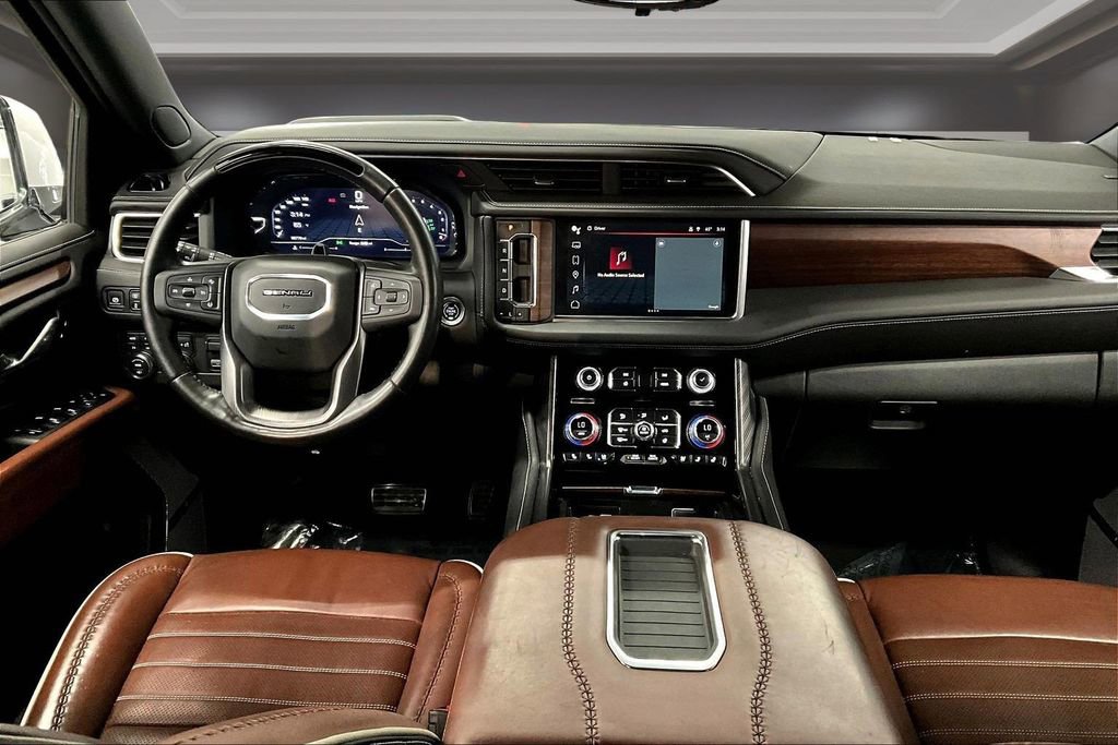 Used 2024 GMC Yukon XL Denali Ultimate AWD/4WD image 7