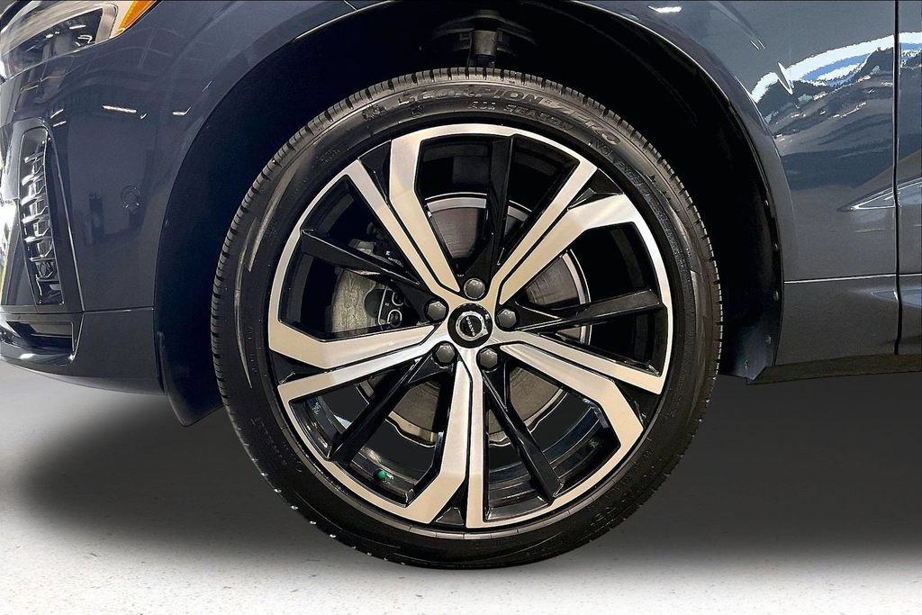 Certified 2024 Volvo XC60 T8 Ultimate w/ Protection Package Premier AWD/4WD image 35