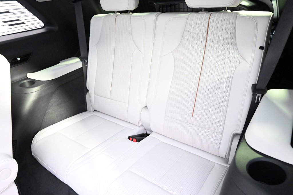 New 2026 Cadillac Vistiq Luxury w/ LPO, Floor Liner Package image 22
