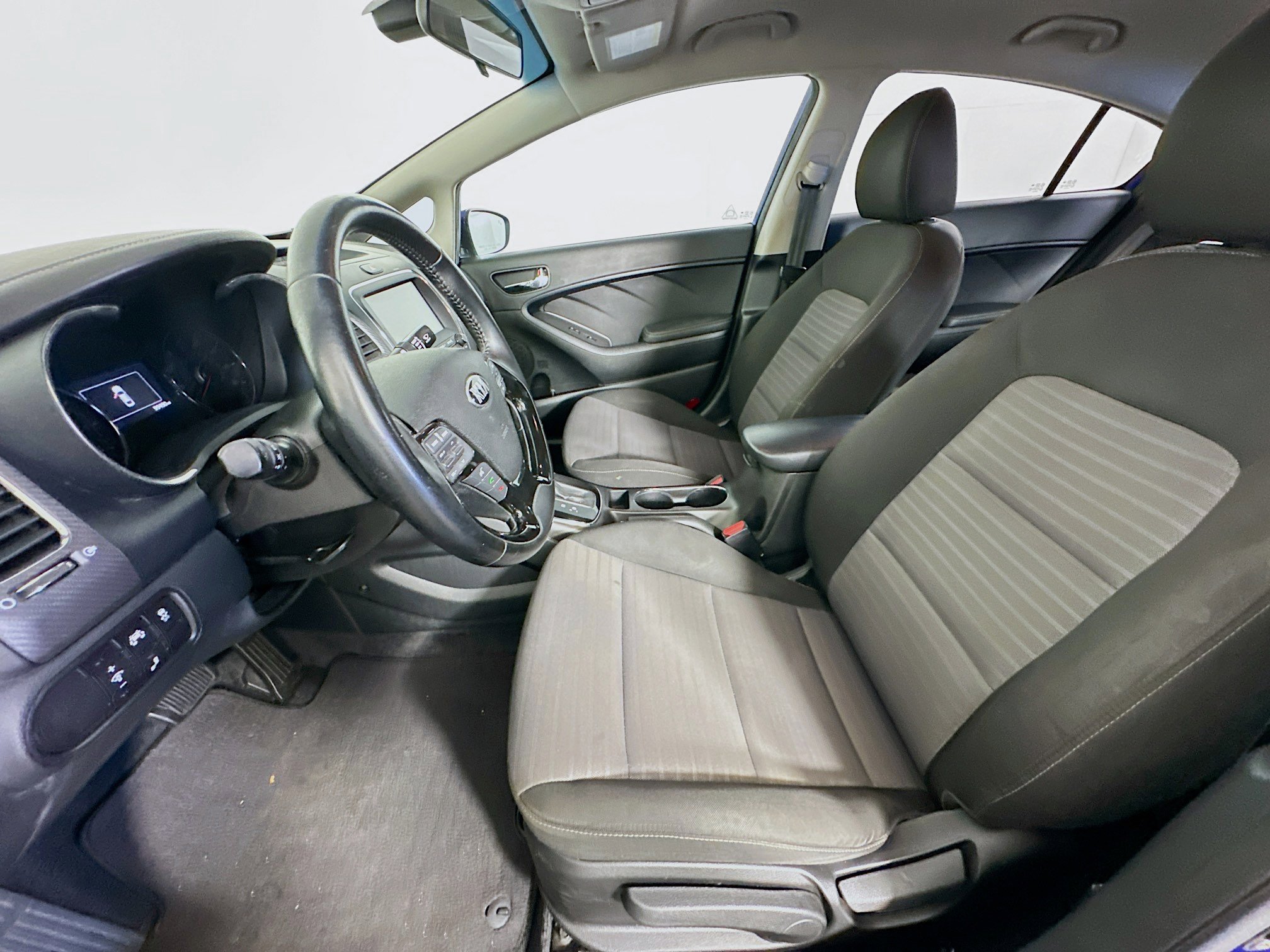 Used 2017 Kia Forte S w/ S Technology Package FWD image 13