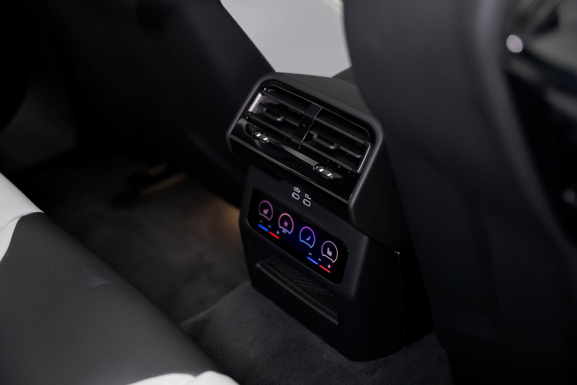 Used 2025 BMW M5 image 74