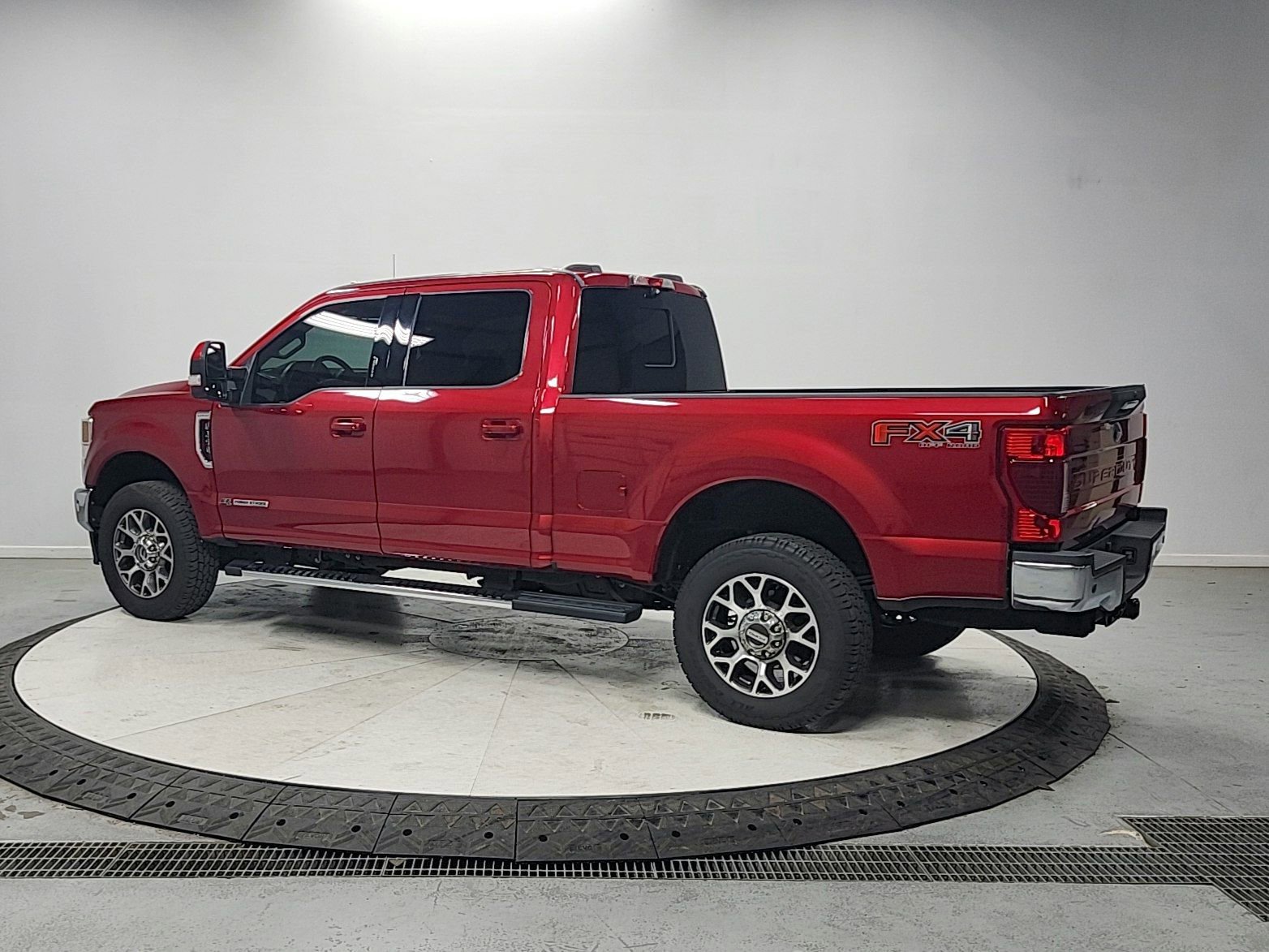 Used 2021 Ford F250 Lariat w/ FX4 Off-Road Package image 5
