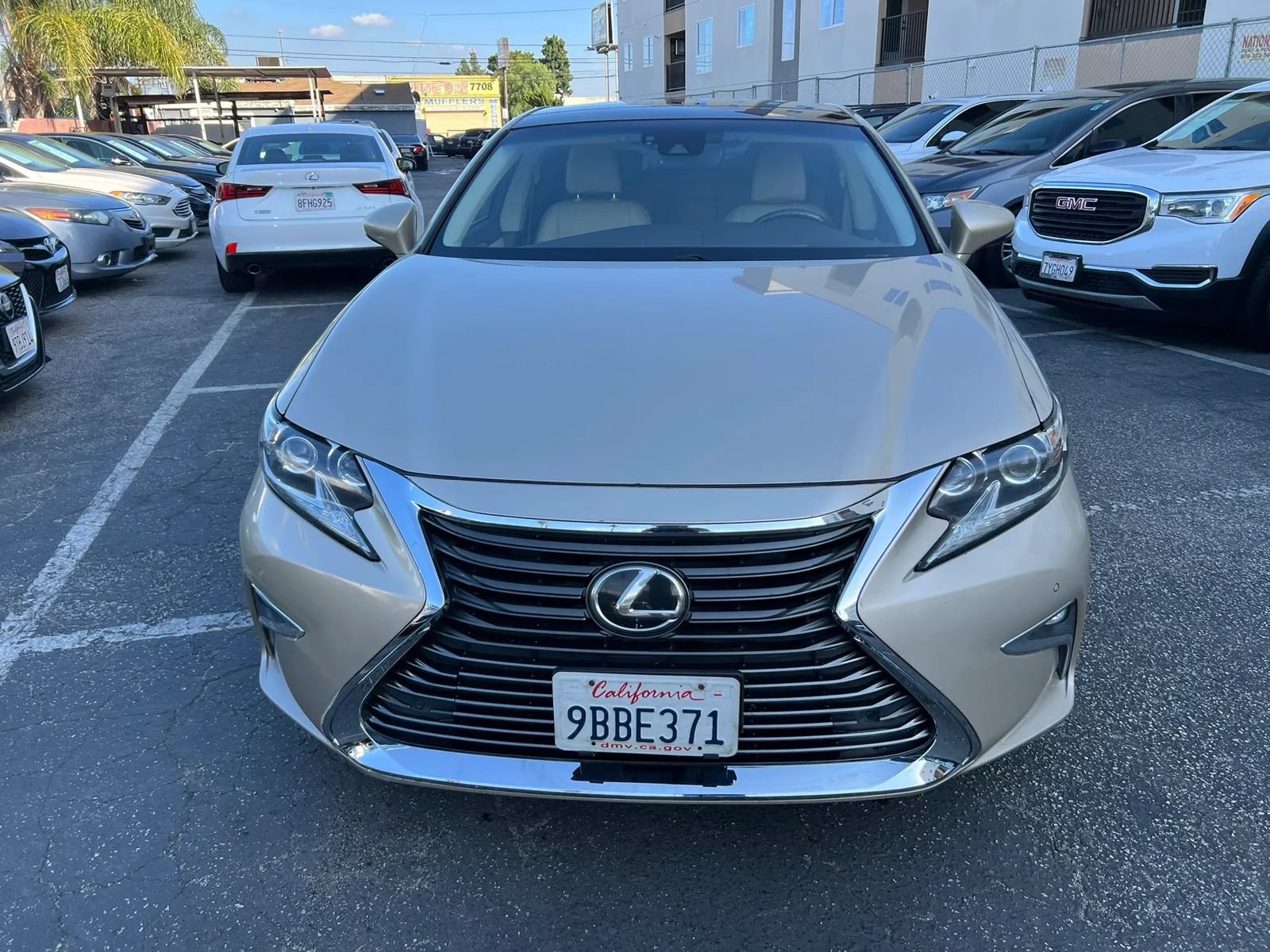 Used 2017 Lexus ES 350 w/ Luxury Package FWD image 2