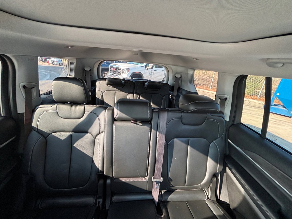 Used 2023 Jeep Grand Cherokee L Limited w/ MOPAR Finishing Package image 5