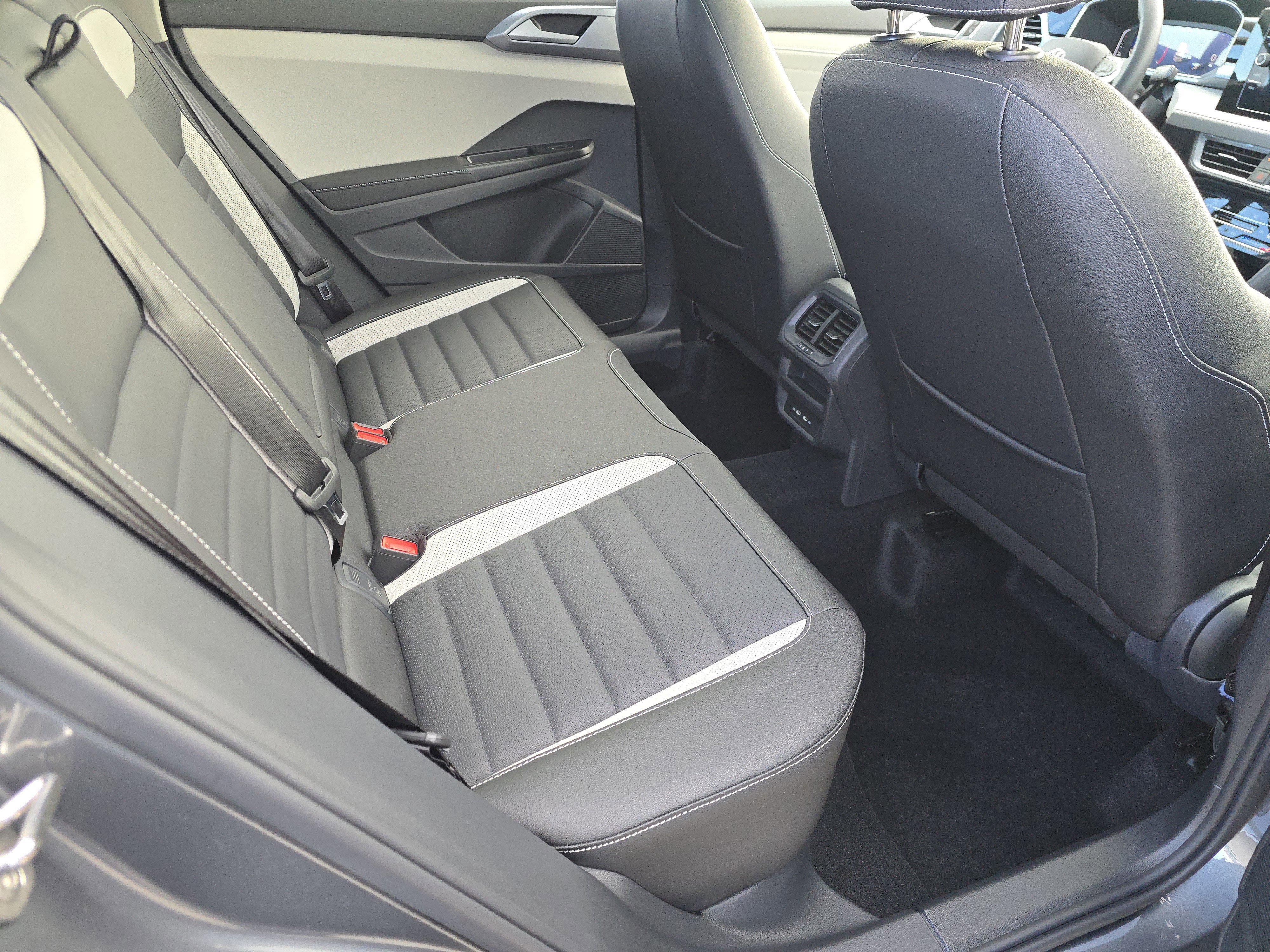 New 2026 Volkswagen Taos SEL image 18