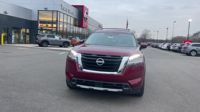 Used 2023 Nissan Pathfinder SL w/ SL Premium Package AWD/4WD image 3