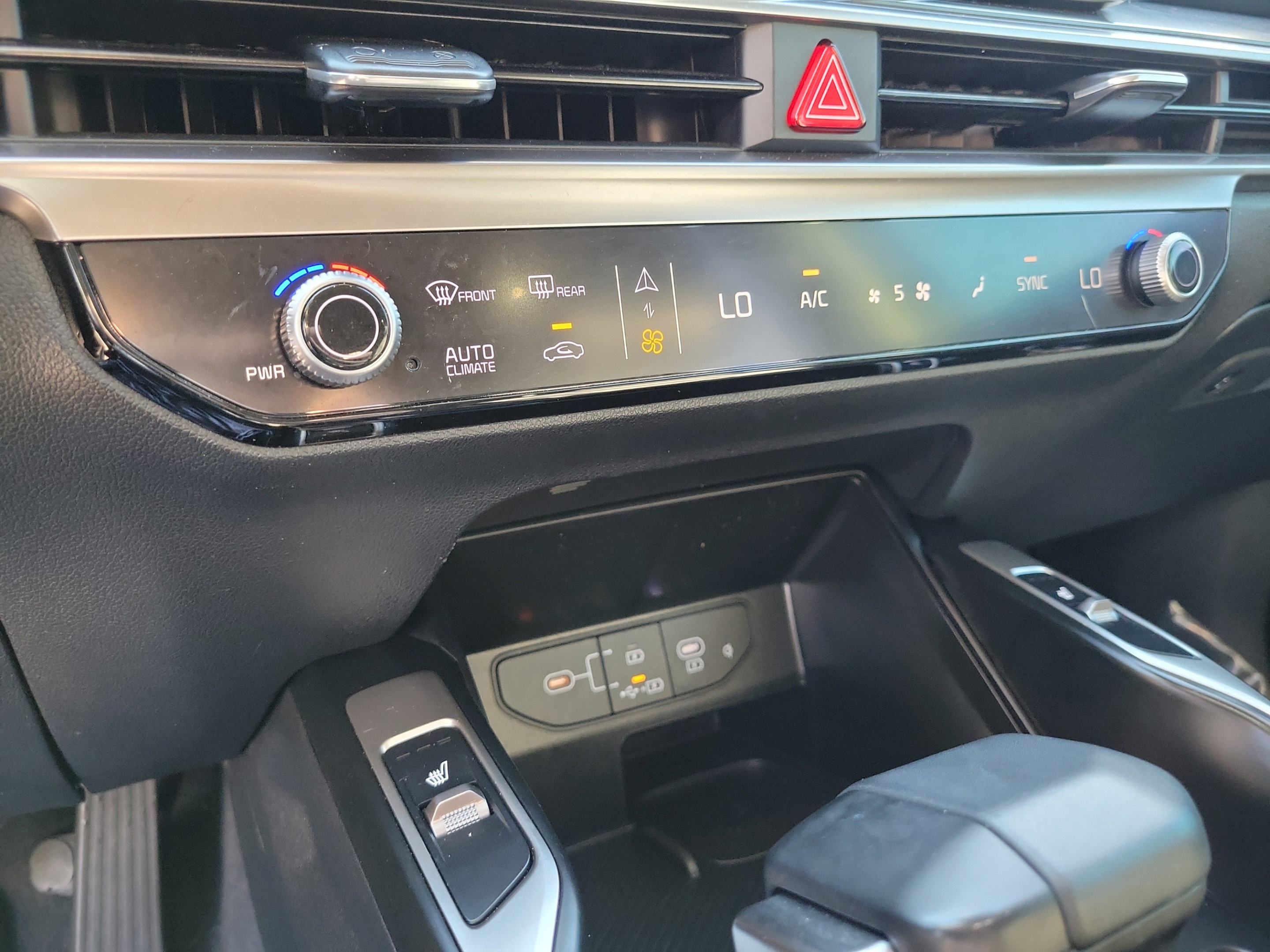 Certified 2025 Kia Sorento S w/ Panoramic Sunroof Package FWD image 19