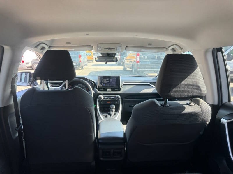Used 2025 Toyota RAV4 LE FWD image 15