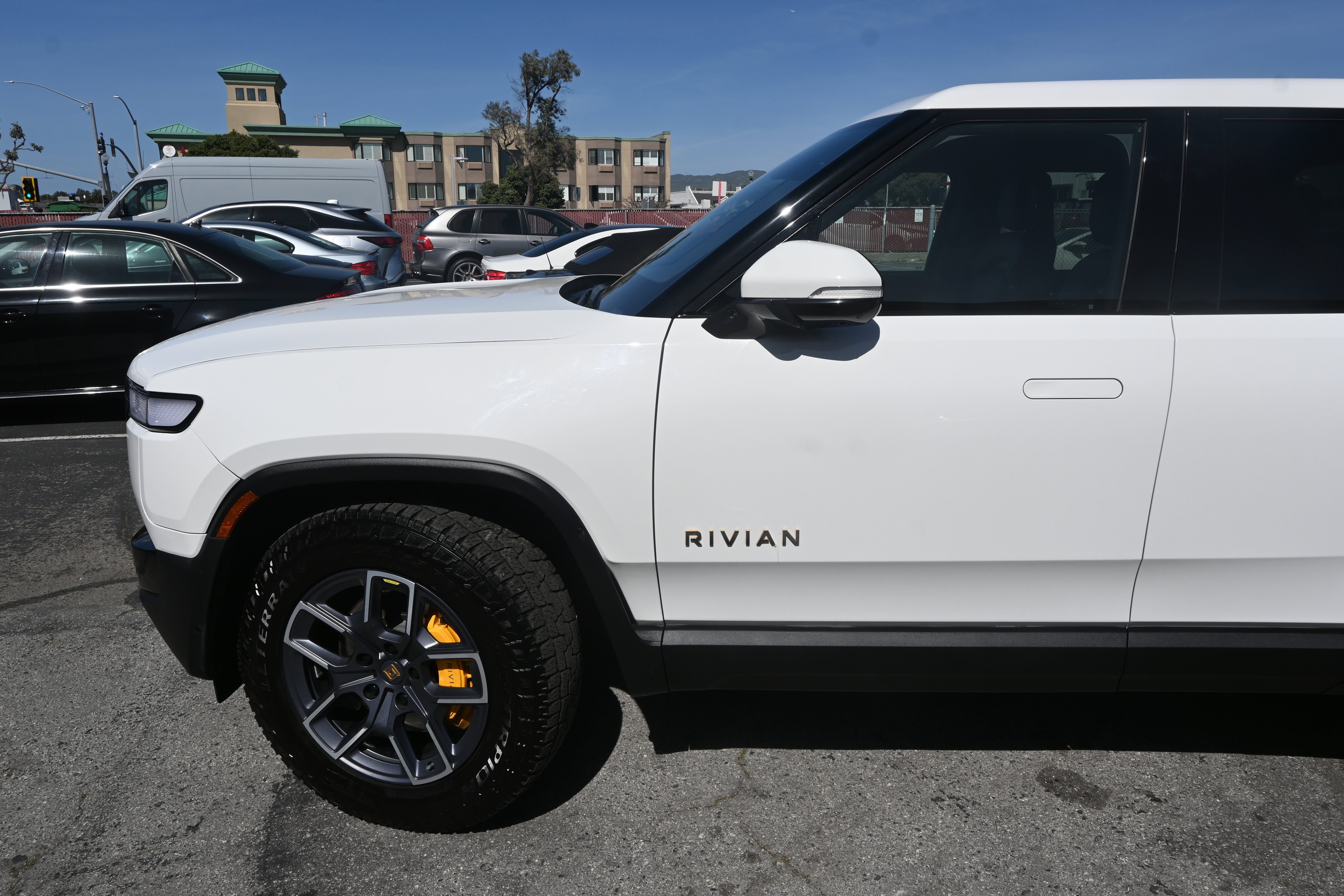 Used 2023 Rivian R1T Adventure image 8
