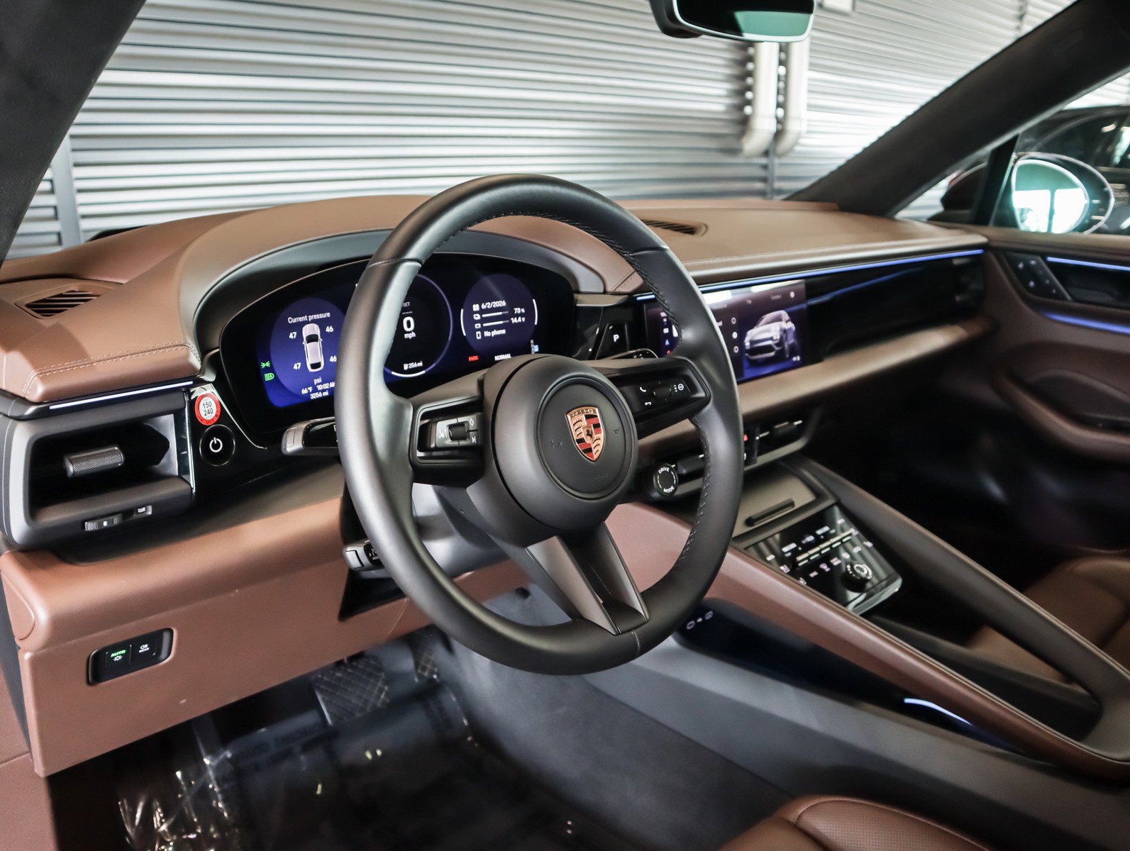 Used 2025 Porsche Macan Electric w/ Premium Package RWD image 4