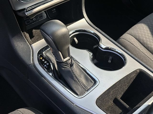 Used 2019 Jeep Grand Cherokee Laredo AWD/4WD image 23