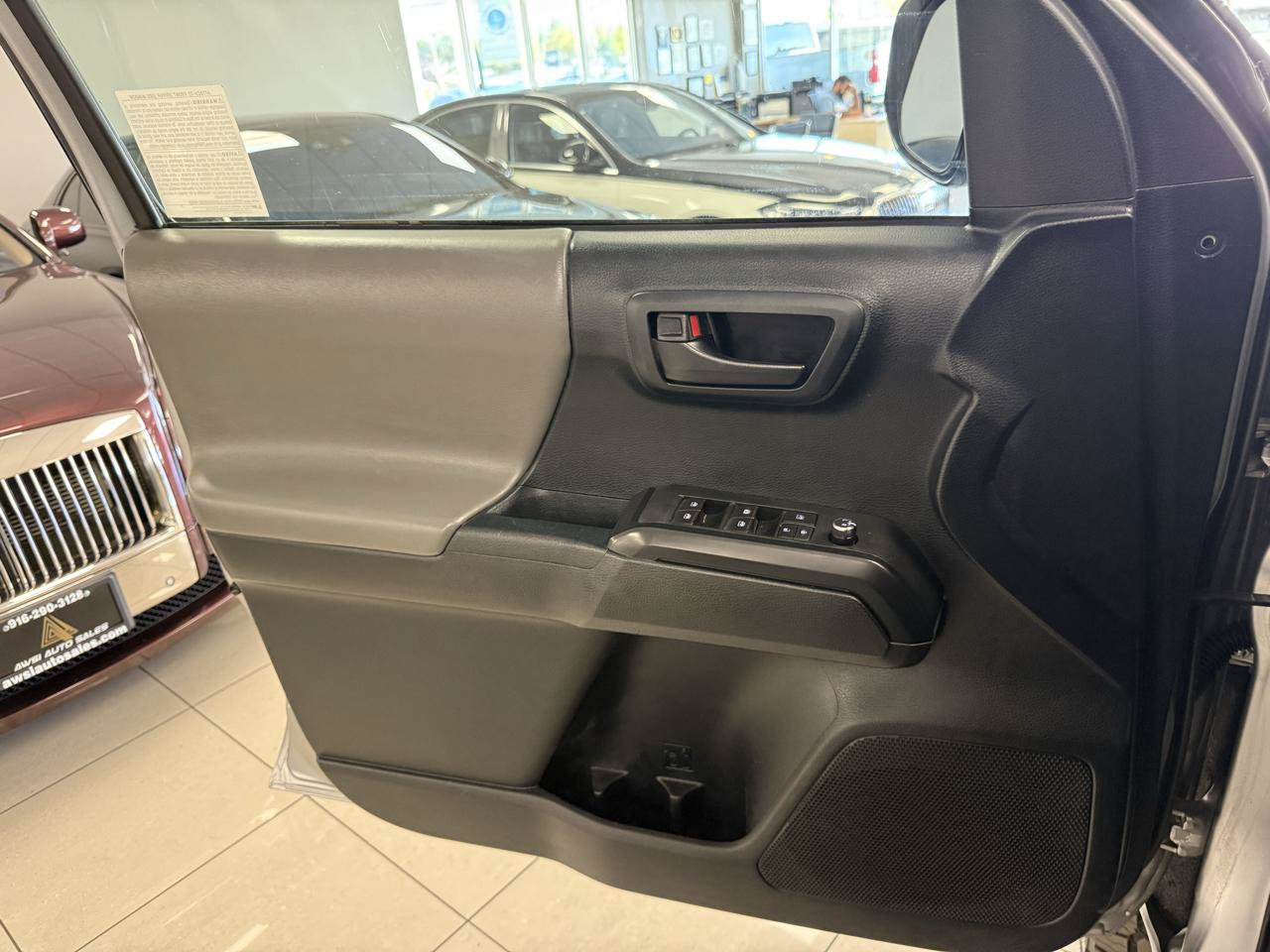 Used 2017 Toyota Tacoma SR w/ Tow Package AWD/4WD image 9