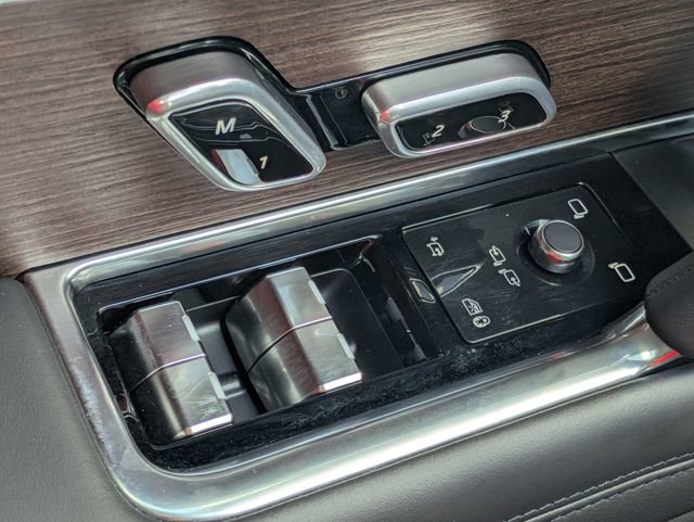 Certified 2025 Land Rover Range Rover SE image 35