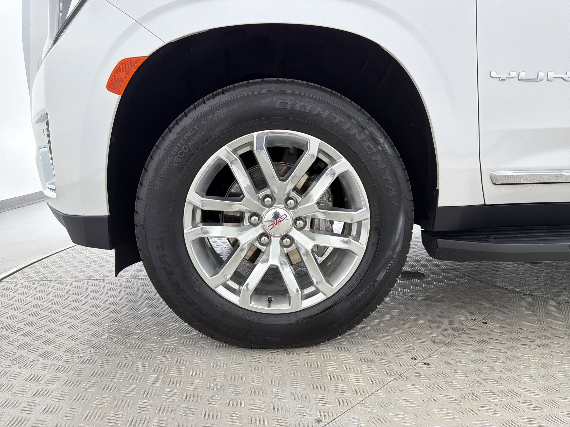 Used 2024 GMC Yukon XL SLT w/ SLT Premium Package AWD/4WD image 11