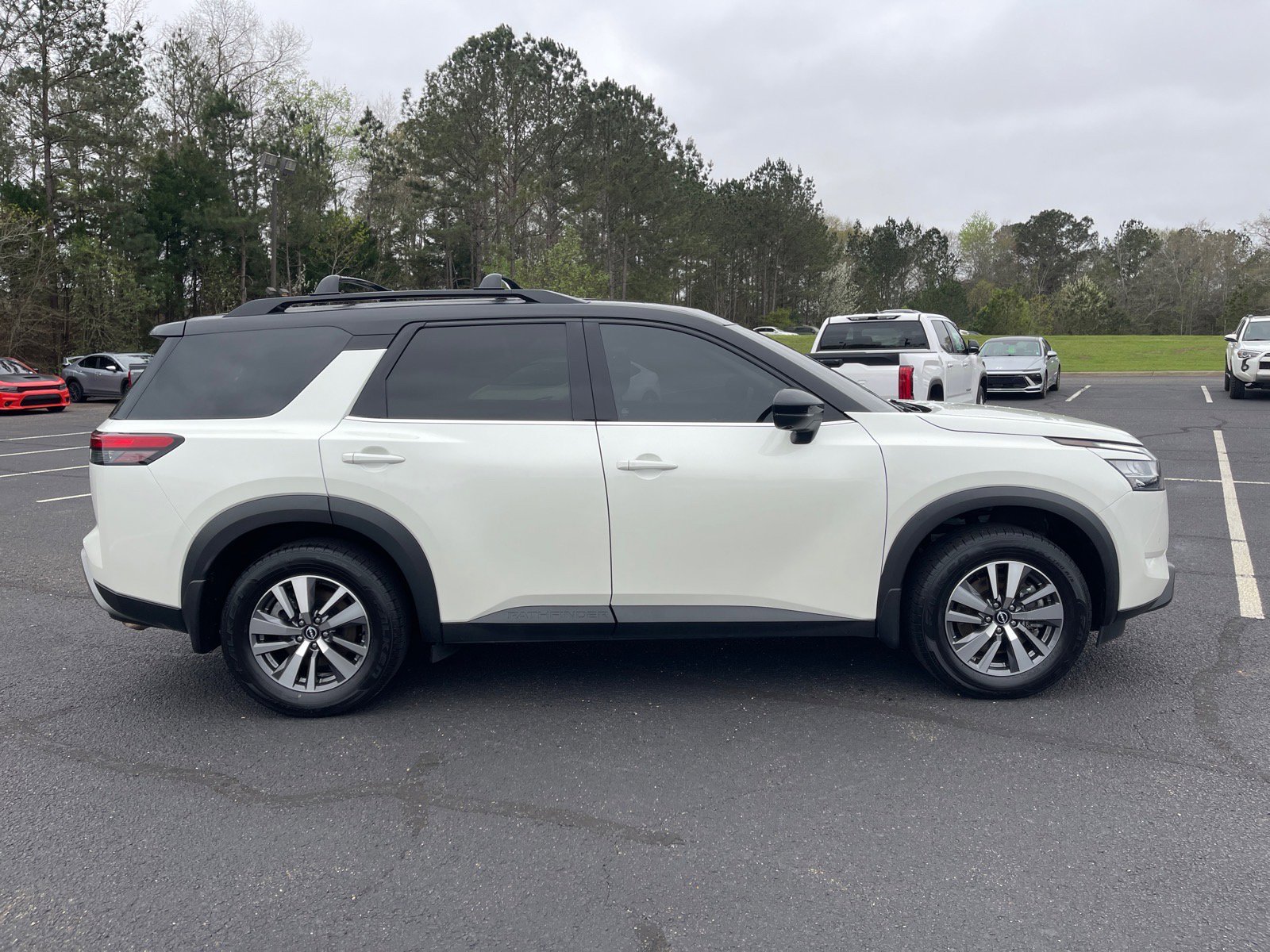 Used 2023 Nissan Pathfinder SL w/ Black Appearance Package image 20