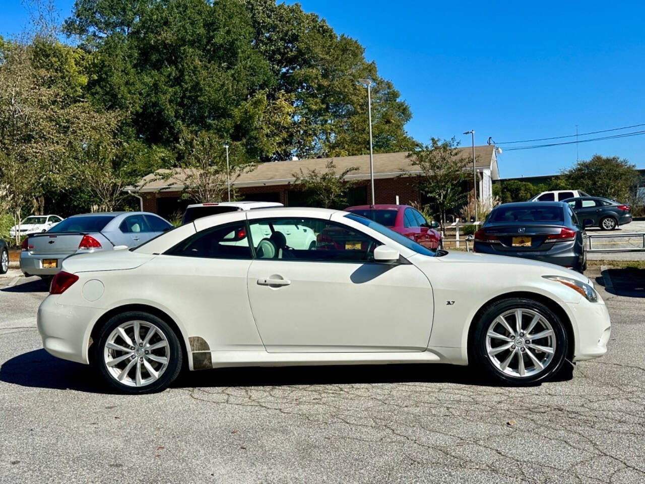 Used 2015 INFINITI Q60 Convertible w/ Premium Package image 8