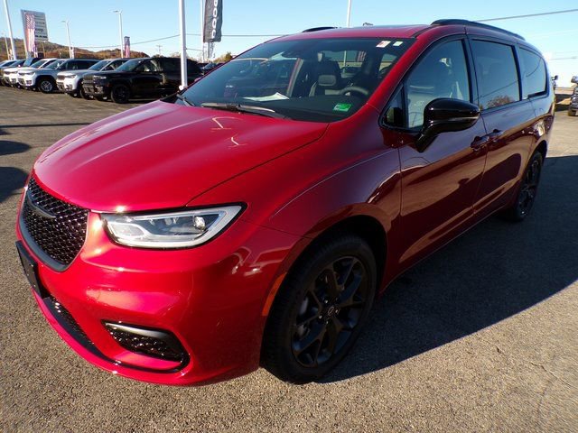 New 2026 Chrysler Pacifica Limited w/ S Appearance Package