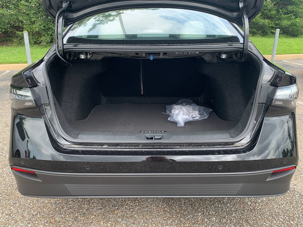 New 2026 Nissan Sentra SL w/ Floor Mat Package FWD image 5