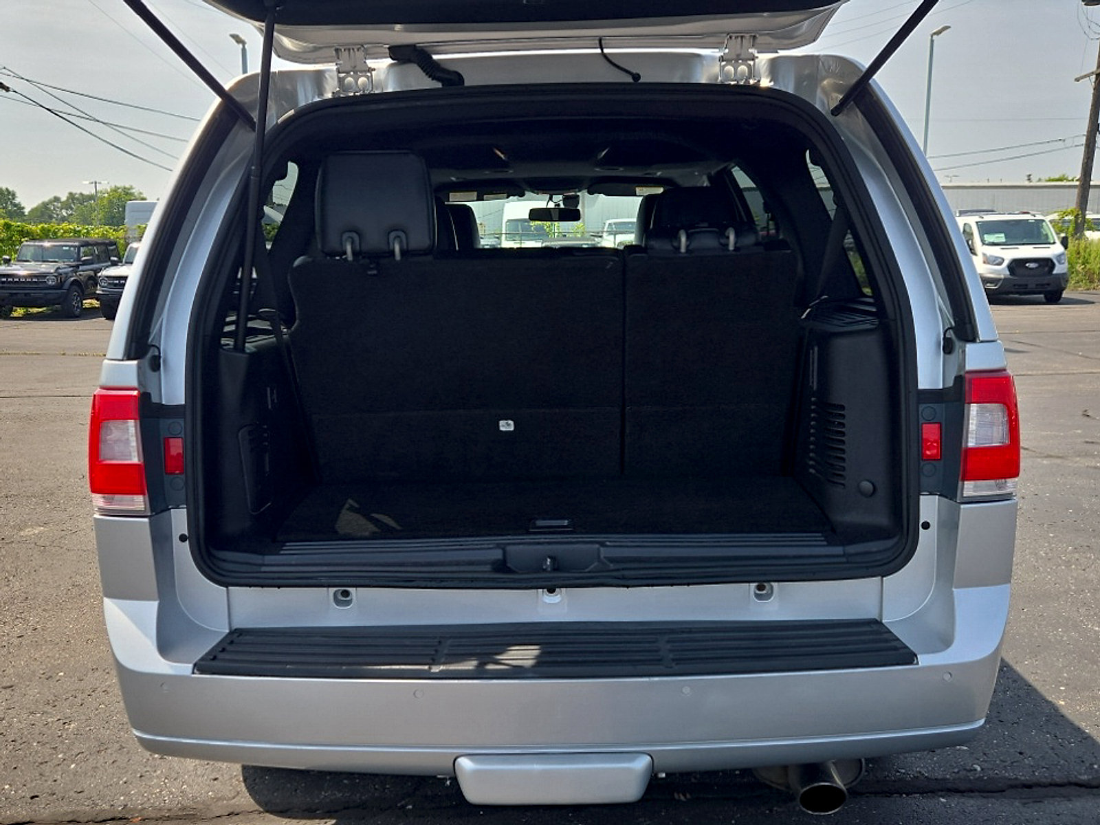 Used 2017 Lincoln Navigator Select AWD/4WD image 24